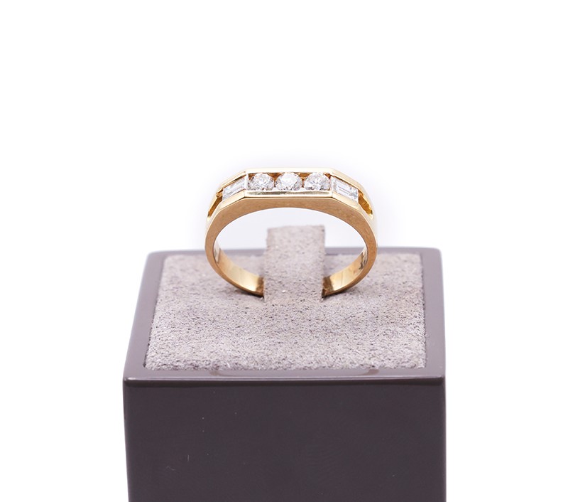 Anello Oro Giallo e Diamanti